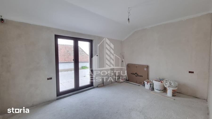 Casă cu 6 camere cu Teren 2712 Mp în Dudeștii Noi