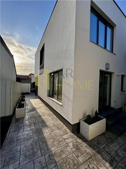 Duplex cu 4 camere cu Canalizare în Central