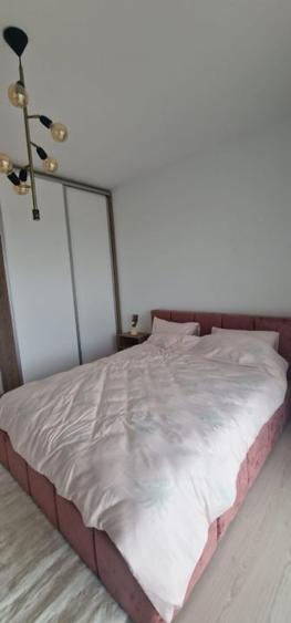 Apartament cu 2 camere semidecomandat, mobilat în Sisești