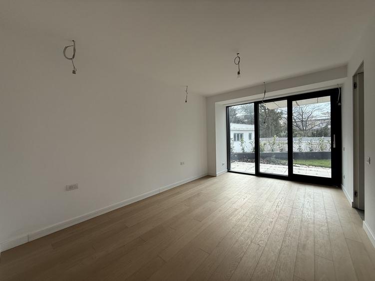 Apartament cu 3 camere decomandat în Arcul de Triumf