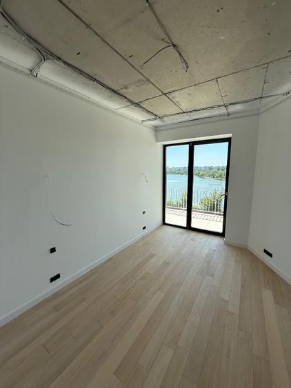 Apartament cu 3 camere semidecomandat în Colentina