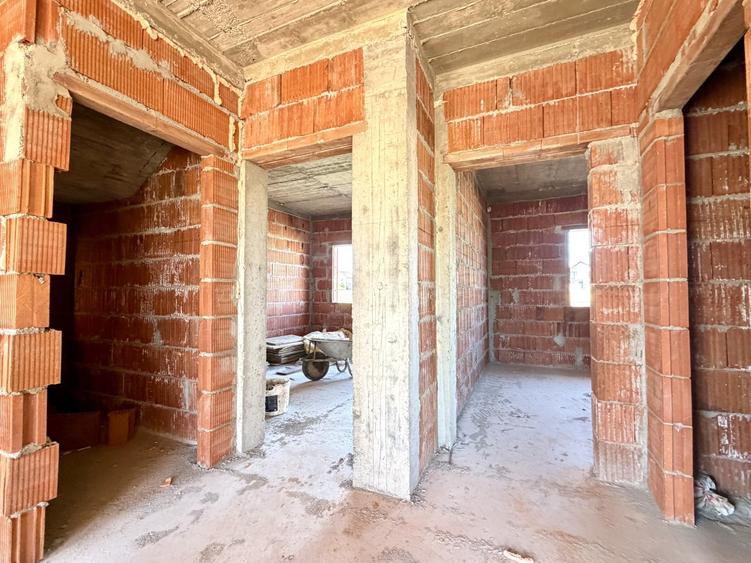 Duplex cu 4 camere cu Teren 370 Mp în Sânandrei