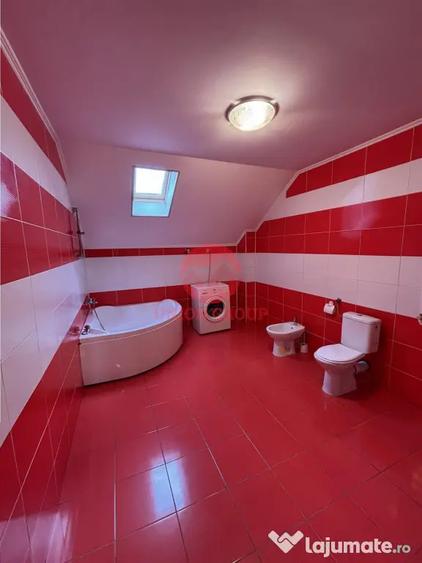 Casă cu 8 camere cu Teren 200 Mp în Central