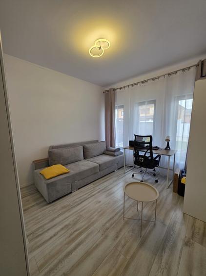 Casă cu 4 camere decomandat în Bucium