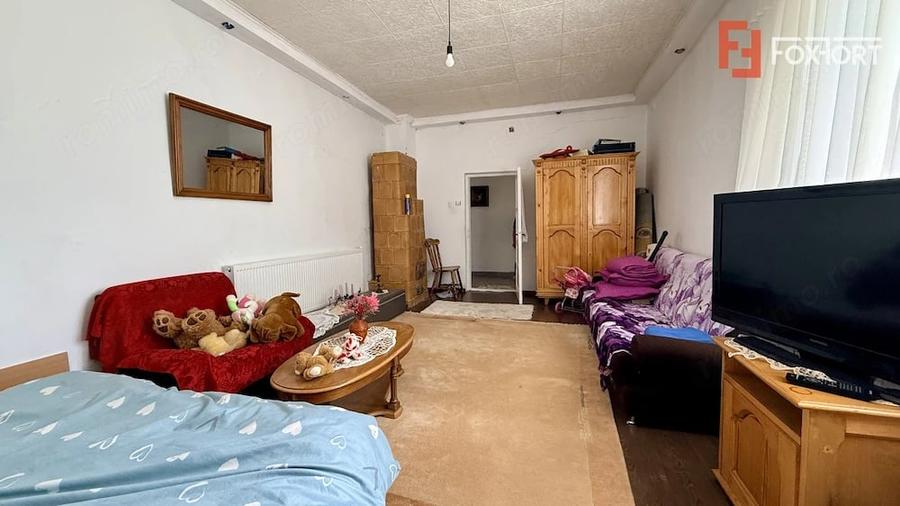 Casă cu 5 camere cu Teren 2540 Mp în Halânga