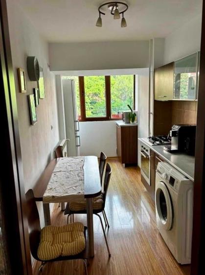 Apartament cu 3 camere decomandat în Alexandru Obregia