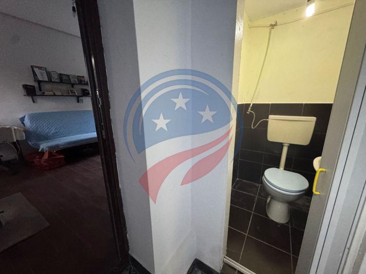 Casă individuală cu 7 camere cu Teren 3300 Mp în Orodel
