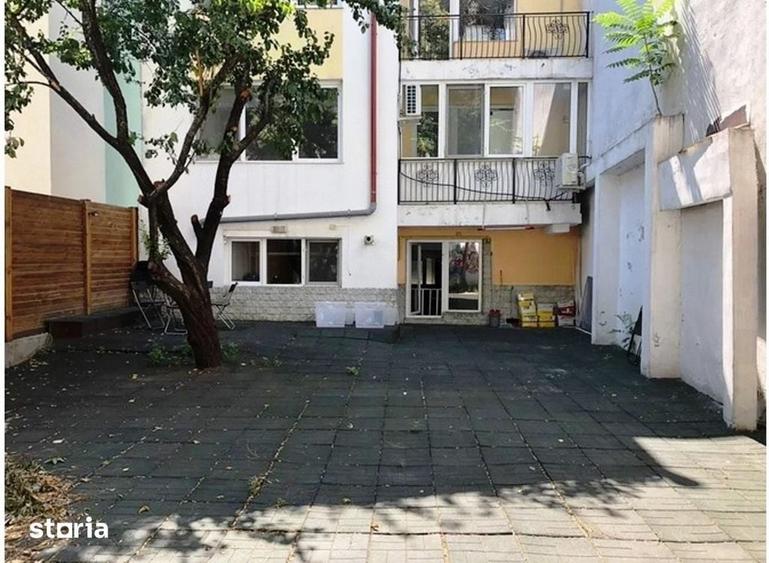 Casă cu 9 camere cu Teren 300 Mp în Iancului