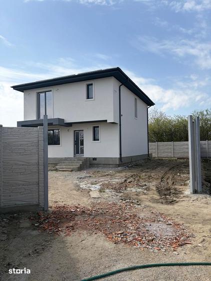 Casă cu 4 camere cu Teren 488 Mp în Dragomirești-Vale