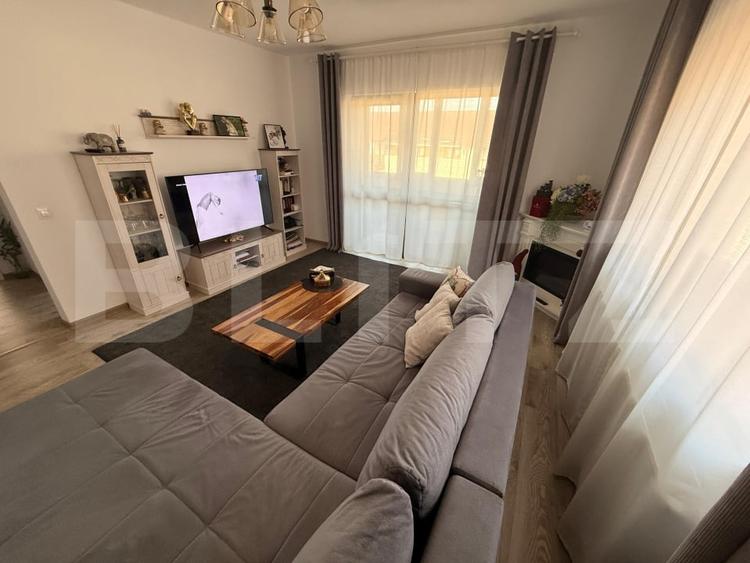Apartament cu 3 camere decomandat, mobilat în Sânpetru