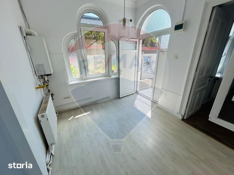 Casă cu 3 camere decomandat cu Teren 160 Mp în Rovine
