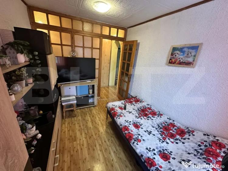 Apartament cu 3 camere semidecomandat în Gojdu