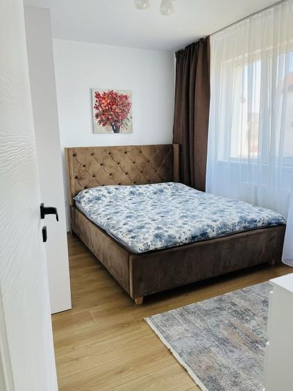 Apartament cu 3 camere decomandat în Florești