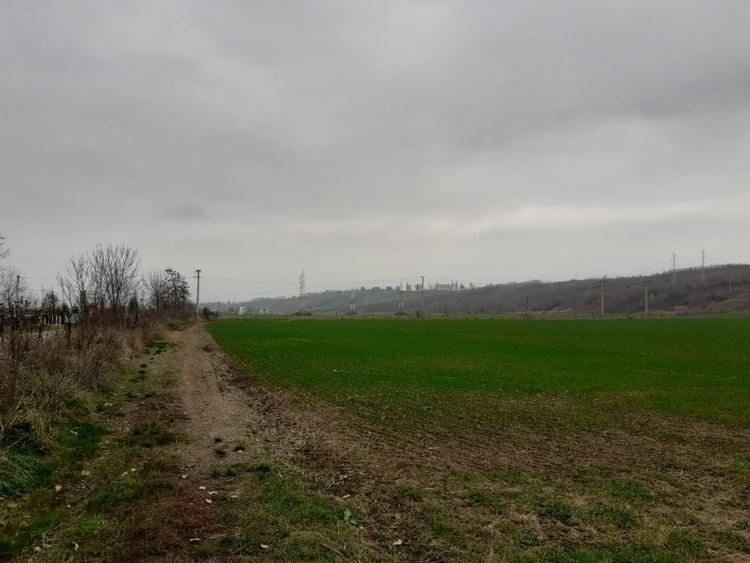 Teren de 5150 mp, în Central