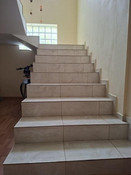 Casă cu 5 camere cu Teren 400 Mp în Prelungirea Ghencea