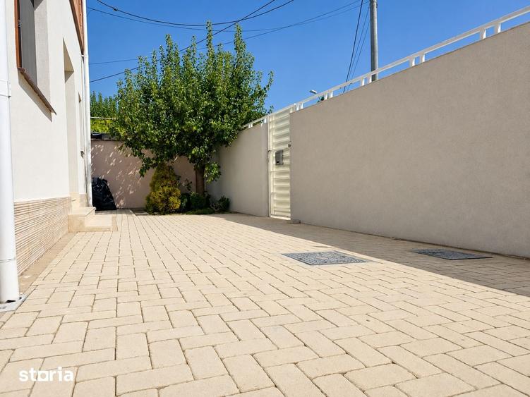 Casă cu 8 camere cu Teren 466 Mp în Central