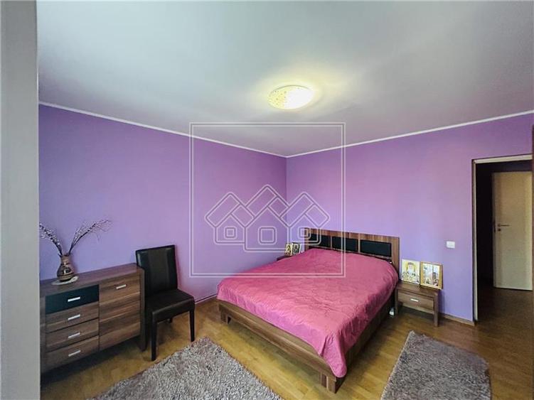 Apartament cu 2 camere decomandat în Valea Aurie