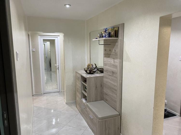 Apartament cu 4 camere decomandat în Tecuci