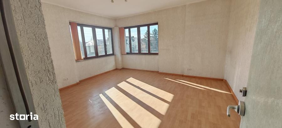 Spațiu comercial, de 77 mp, în Central