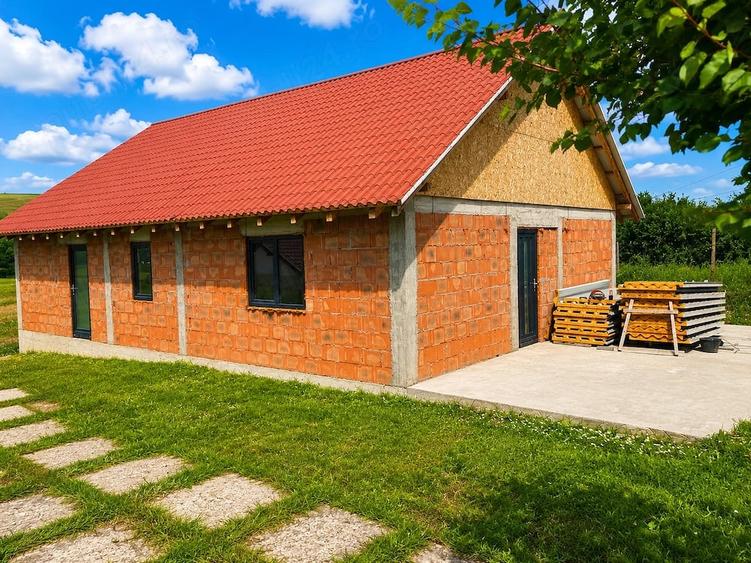 Casă cu 4 camere cu Teren 1000 Mp în Zăpodeni