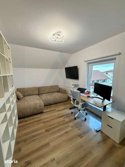 Apartament cu 4 camere decomandat în Turnișor