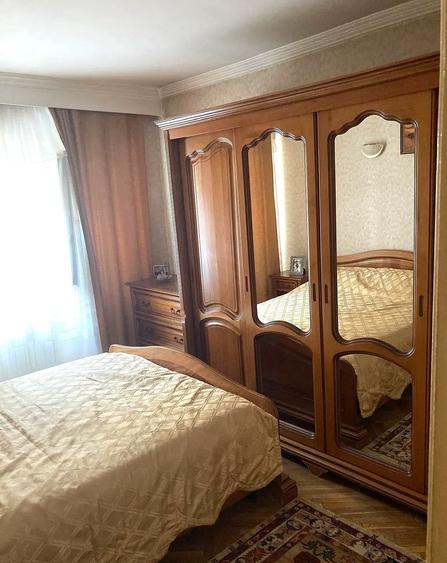 Apartament cu 3 camere decomandat, mobilat în Dacia