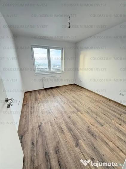 Apartament cu 3 camere decomandat în Tractorul