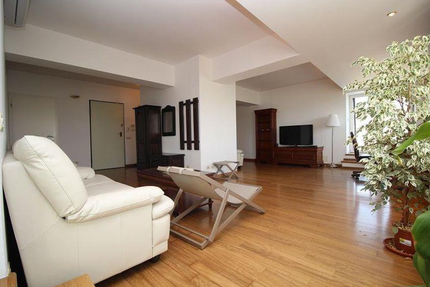 Apartament cu 5 camere semidecomandat, mobilat în Grădina Icoanei