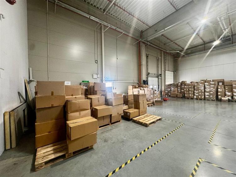 Spațiu industrial, de 1,800 mp, în Exterior Vest