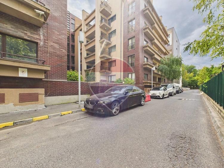 Apartament cu 3 camere decomandat în Herăstrău