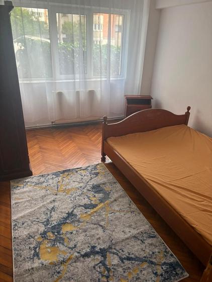 Apartament cu 4 camere decomandat în Dosu Bricii