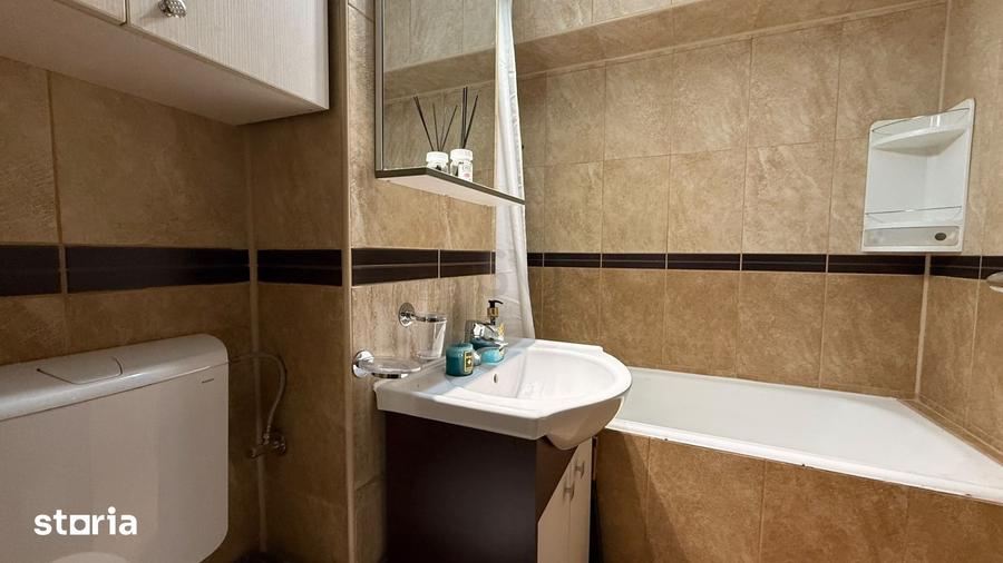 Apartament cu 3 camere decomandat, mobilat în Tei