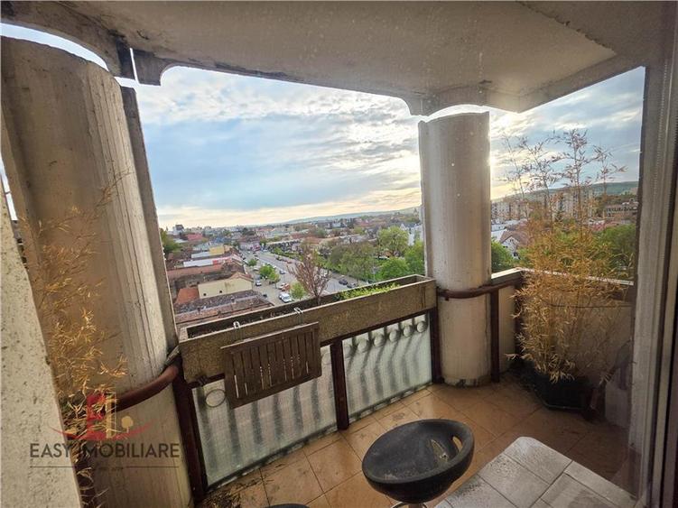 Apartament cu 4 camere decomandat în Cornișa