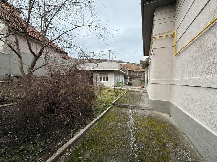 Casă individuală cu 4 camere cu Garaj în Aurel Vlaicu
