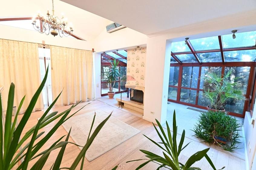 Casă individuală cu 10 camere cu Piscina în Bariera Vâlcii