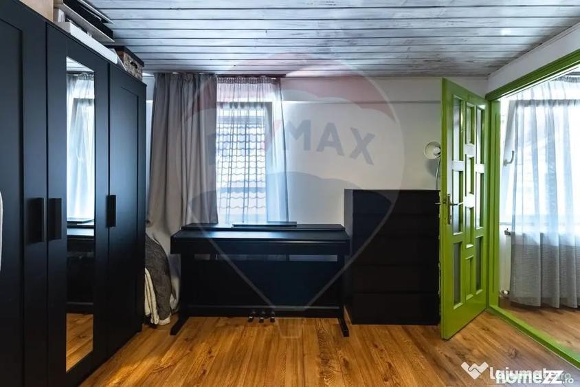 Apartament cu 3 camere nedecomandat în Schei