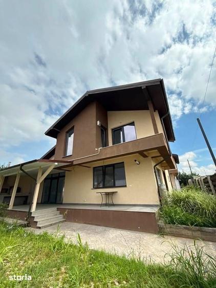 Casă cu 4 camere cu Teren 338 Mp în Calea București