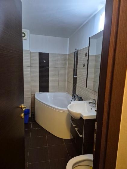 Apartament cu 2 camere decomandat, mobilat în Sebastian