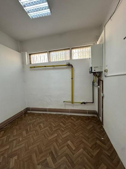 Spațiu comercial, de 150 mp, în Săsar
