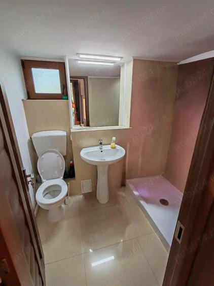 Casă cu 5 camere cu Teren 1644 Mp în Văcărești