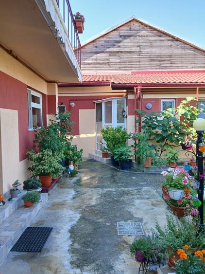 Casă cu 8 camere cu Canalizare în Voluntari