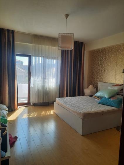 Casă individuală cu 10 camere cu Canalizare în Coiciu