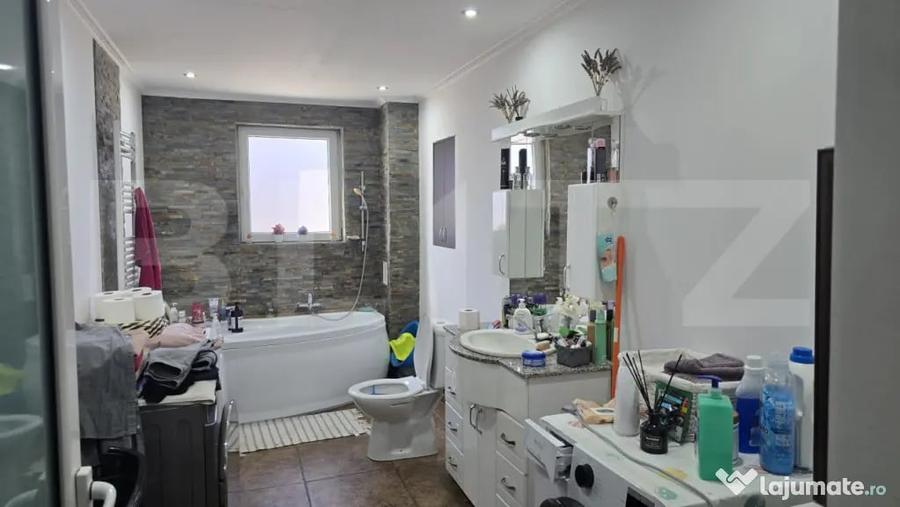 Casă cu 5 camere cu Teren 2800 Mp în Central