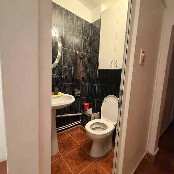 Apartament cu 3 camere decomandat în Eremia