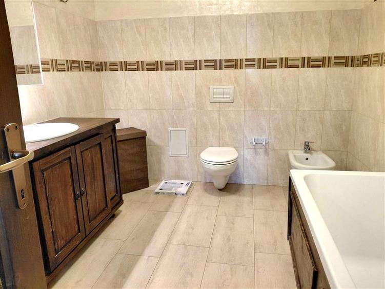 Apartament cu 3 camere decomandat, mobilat în Ultracentral