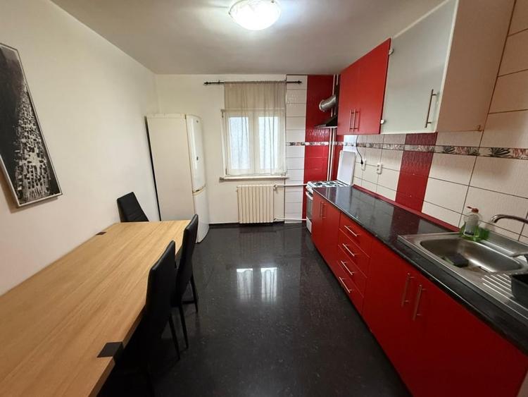 Apartament cu 3 camere decomandat în Dacia