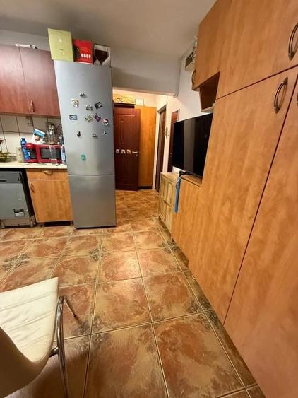Apartament cu 3 camere semidecomandat în Brazda lui Novac