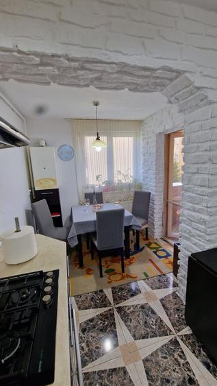 Apartament cu 2 camere decomandat în Florești