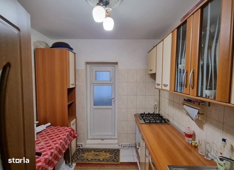 Apartament cu 3 camere decomandat în Nicolina
