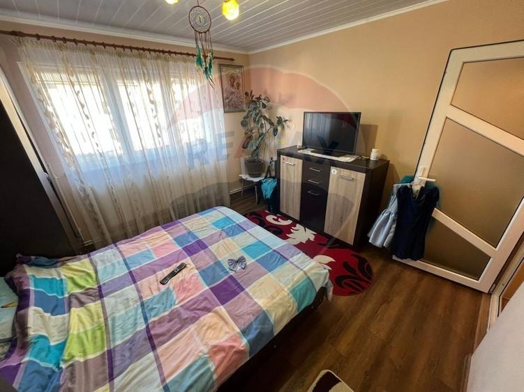 Apartament cu 3 camere decomandat, mobilat în Sud